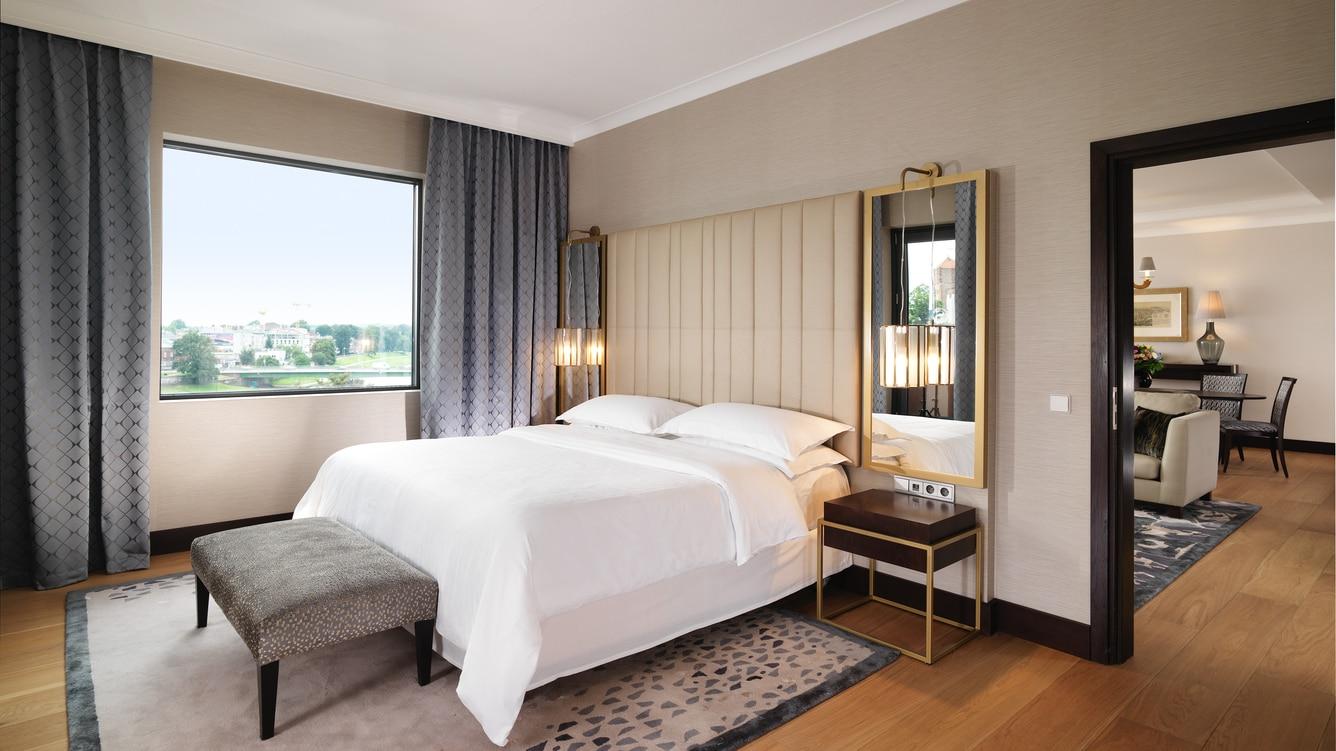 쉐라톤 그랜드 크라코프 호텔 크라쿠프 외부 사진 A bedroom at the hotel